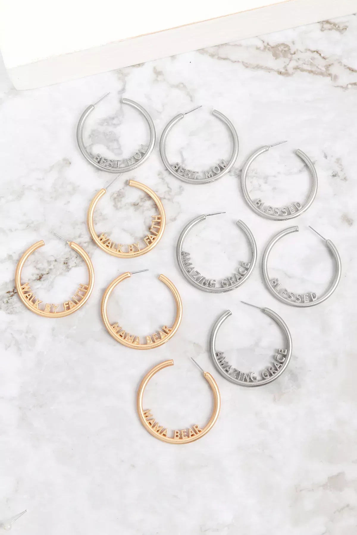 "BEST MOM" LETTER ROUNDED HOOP EARRRINGS