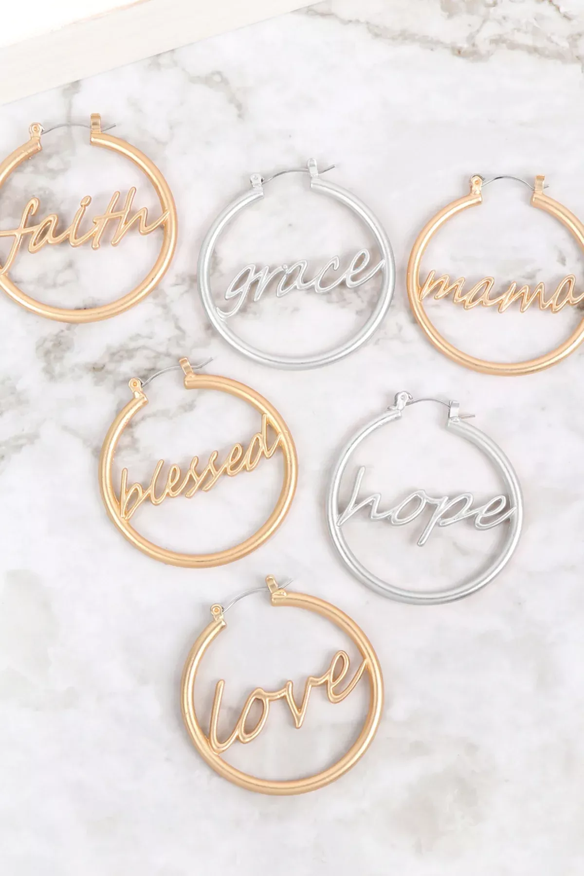 "GRACE" LETTER HOOP LATCH
